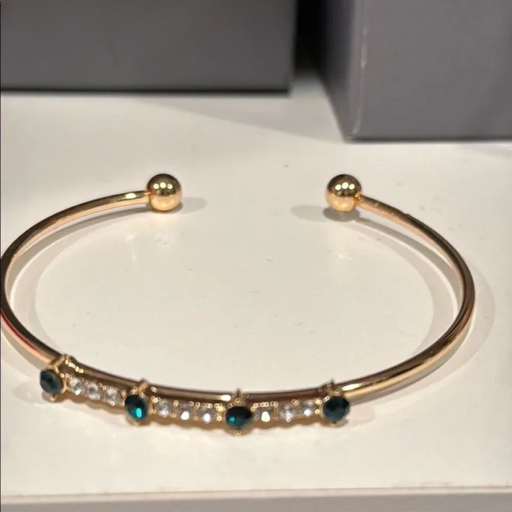 💕Last Deal💕Nordstrom Gold and Green Bracelet with Modern Design